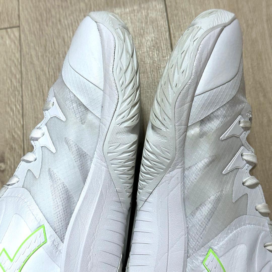 アシックス　バスケットシューズ ホワイト UNPREARS 2 LOW ２７.５