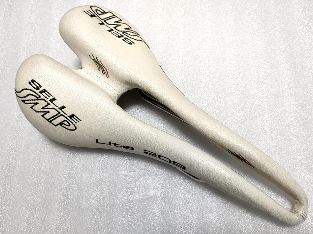 定価36000円 SELLE SMP LITE209 軽量 サドル 自転車 中古