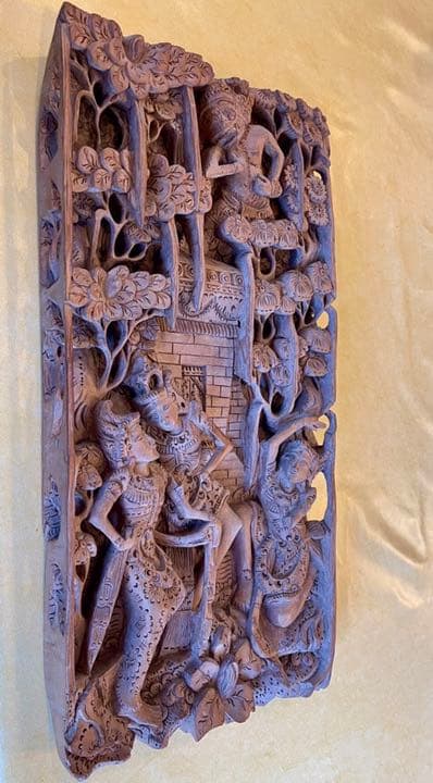 インドネシアの木彫りのレリーフ