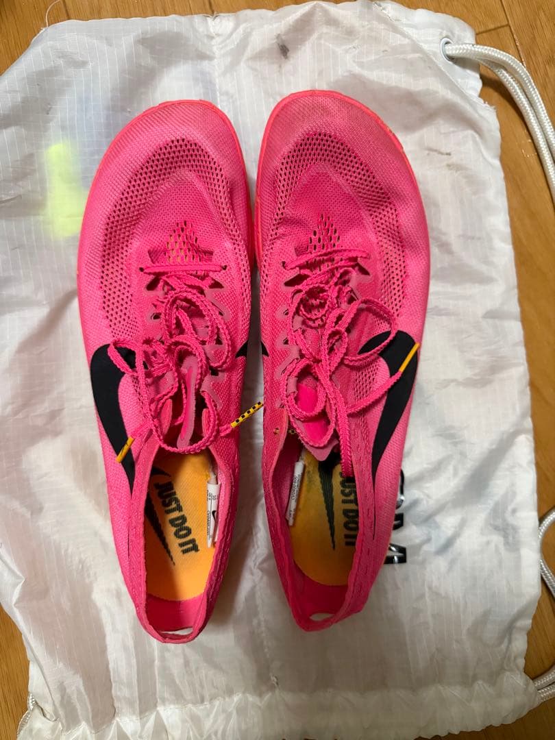 Nike ピンクスパイクシューズ 収納袋付き