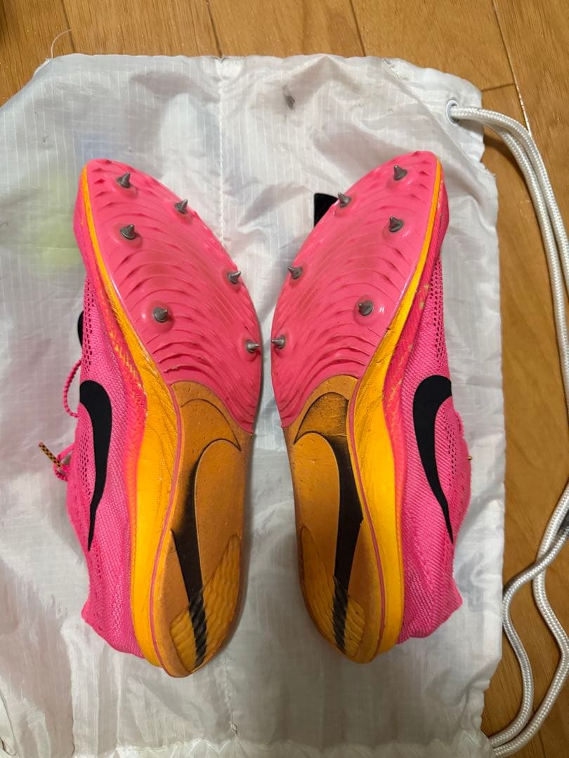 Nike ピンクスパイクシューズ 収納袋付き