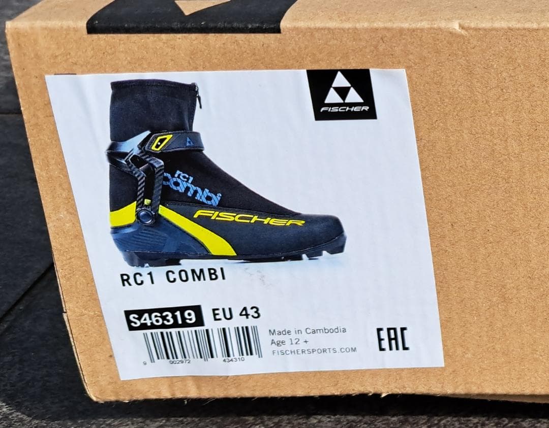 FISCHER クロスカントリースキーブーツ　RC1 COMBI