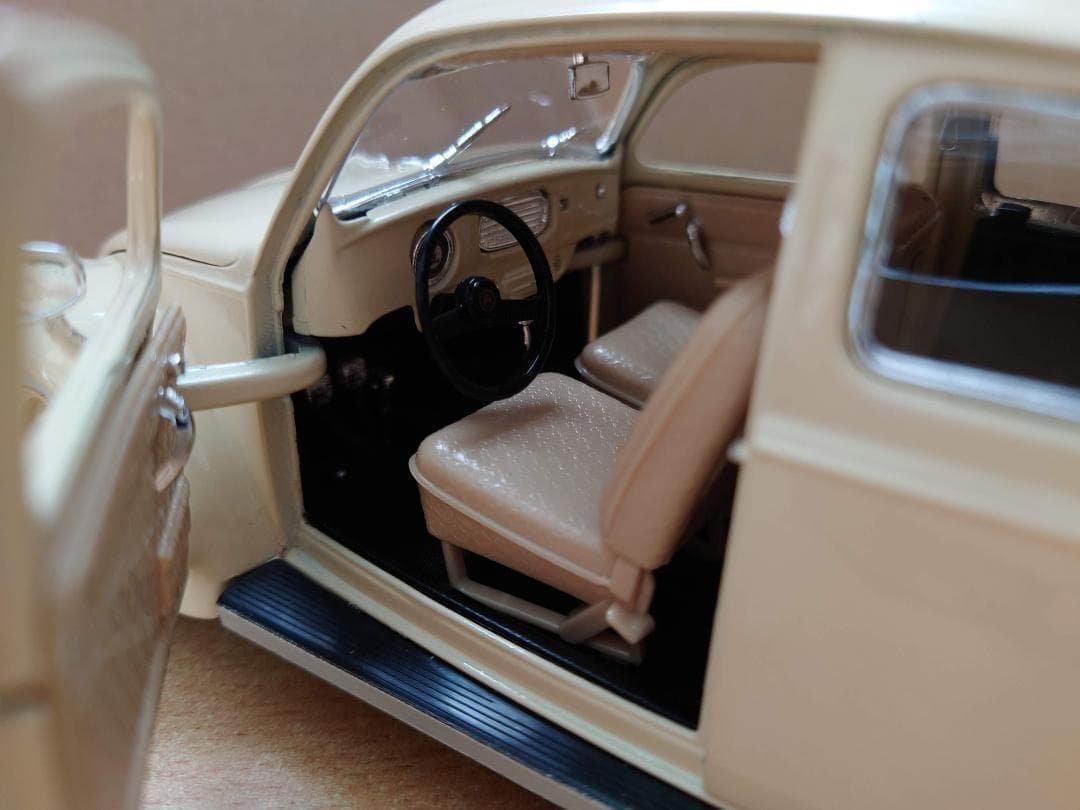 1/18フォルクスワーゲンビートル ベージュ VW BEETLE 1955