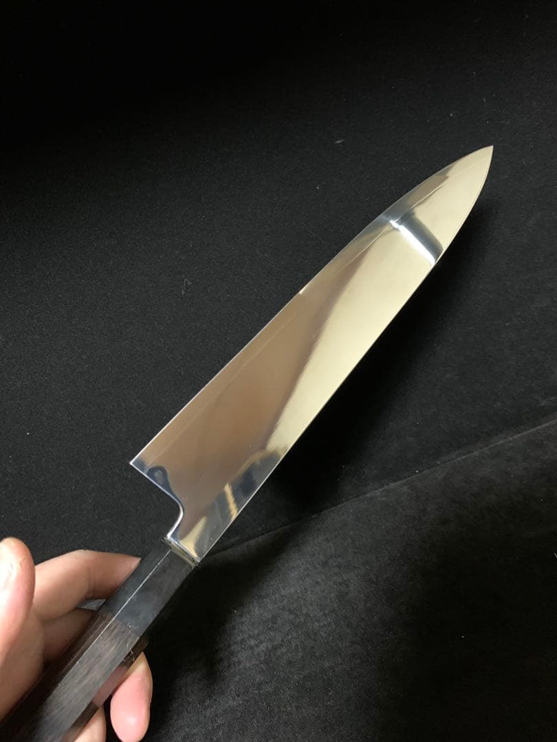 包丁　和牛刀　ハ寸　三枚打ち　鏡面研磨　切味抜群　箱付　未使用