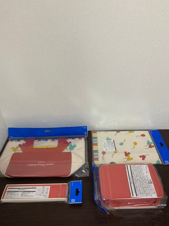 ディズニー　お弁当箱