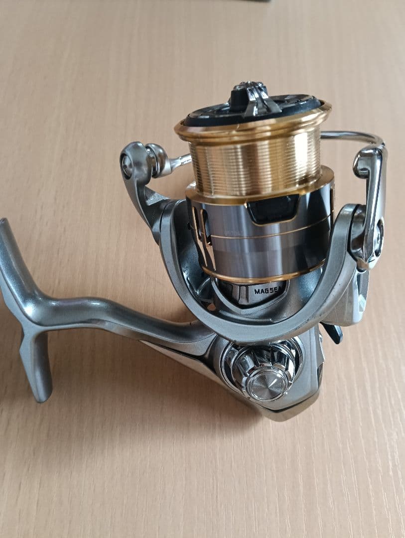 18FREAMS LT 2000S-XH スピニングリール