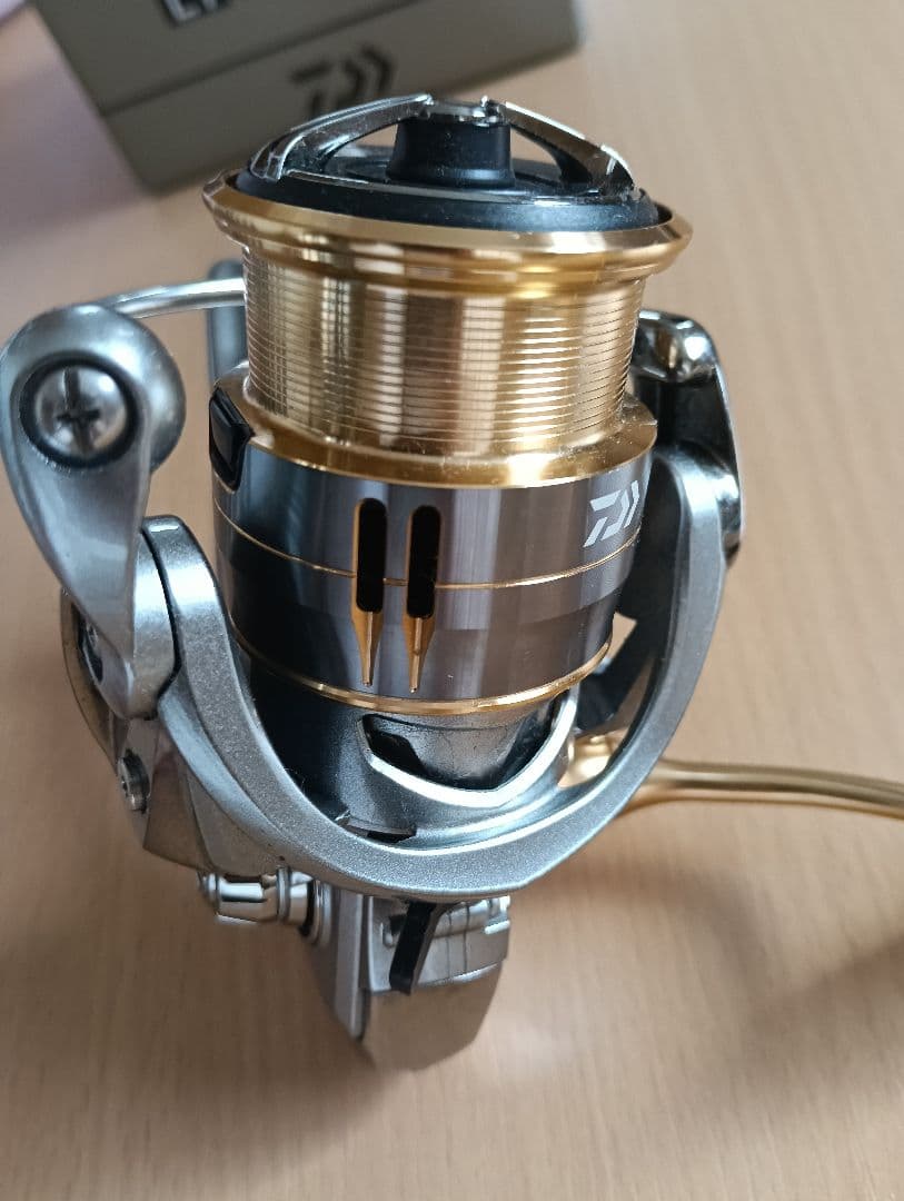 18FREAMS LT 2000S-XH スピニングリール