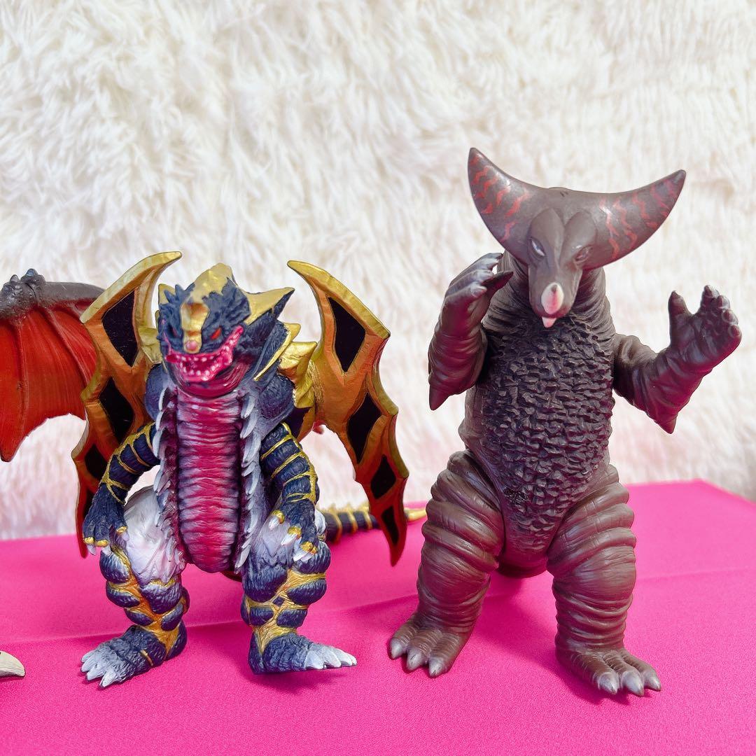 ウルトラマンソフビ　怪獣　指人形　他　107個　まとめ売り