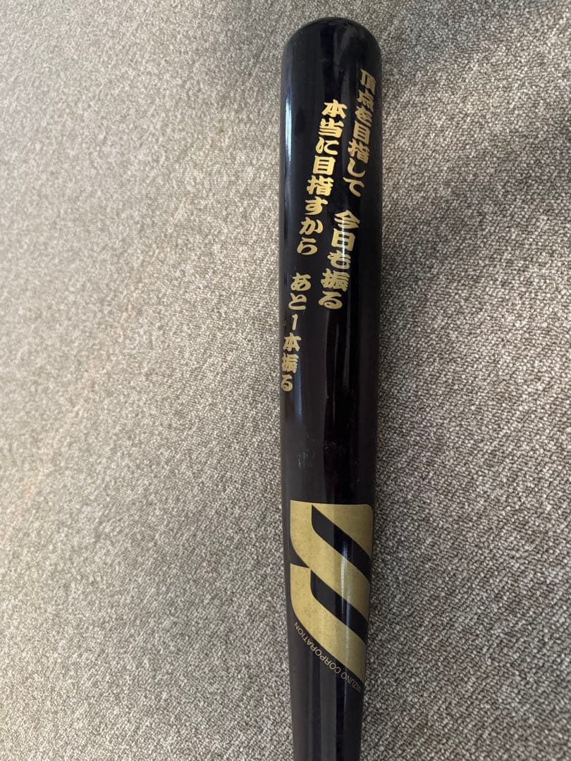 （右）硬式木製バット（左）トレーニングバット　近畿大学時代　大隣選手
