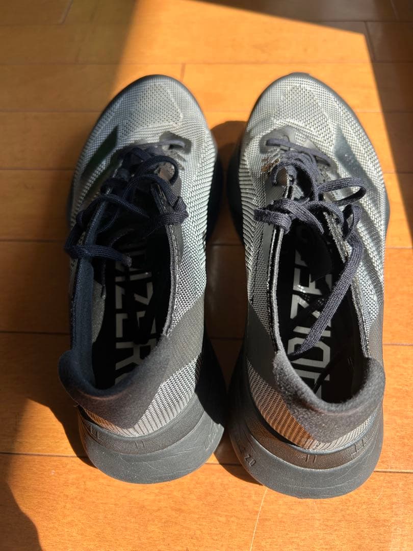 アディダス　adizero boston 12（24.5cm）黒（カーボン入）
