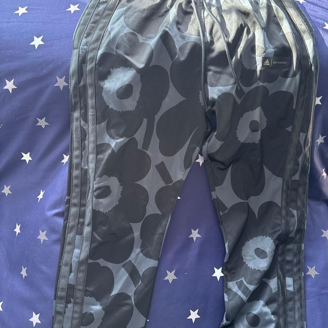 adidas marimekko フラワーパターン ジャージパンツ
