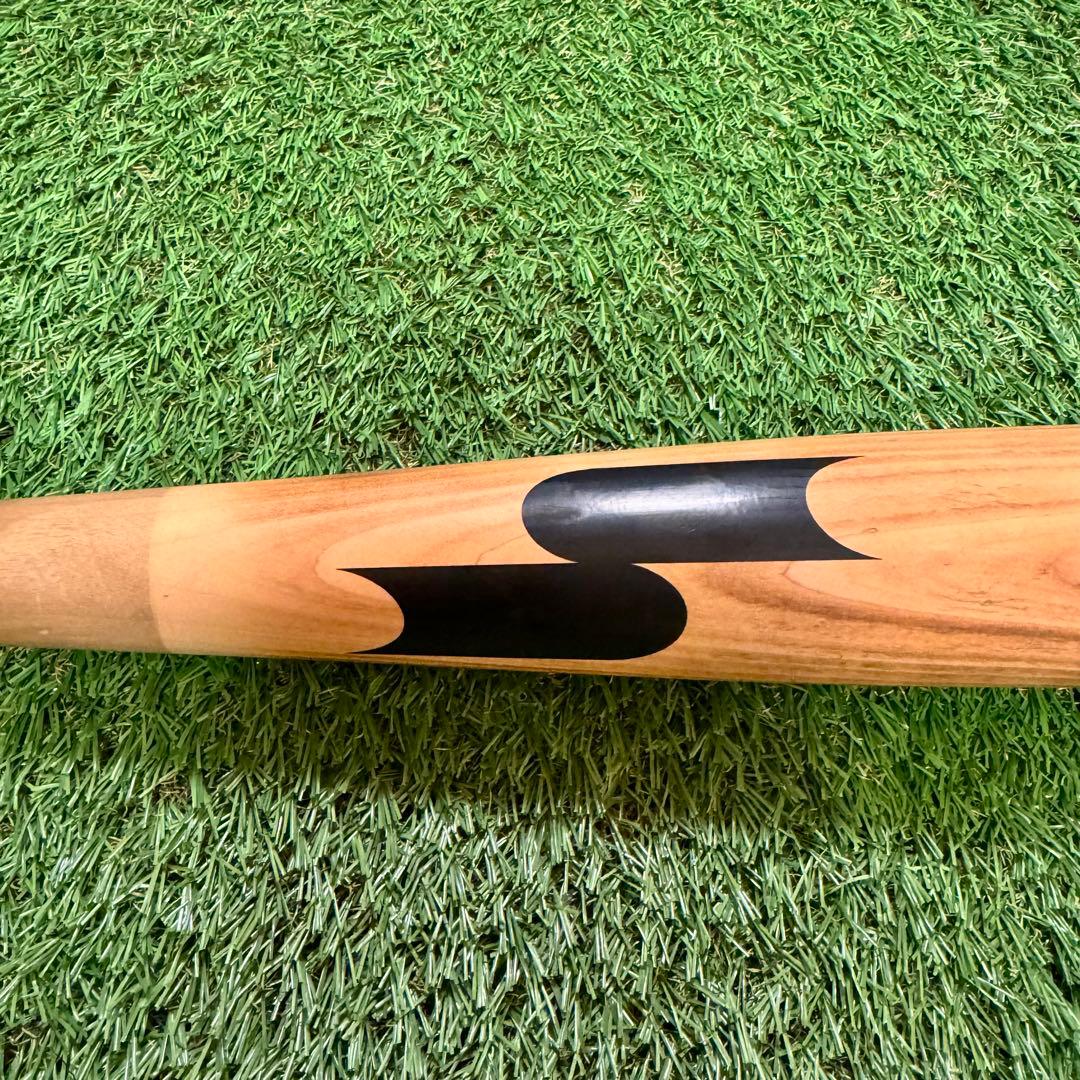 【美品】軟式野球木製バット 広島カープ 菊地涼介モデル 84cm760g