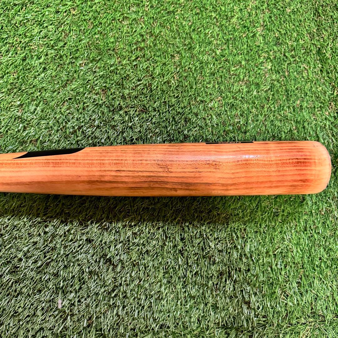 【美品】軟式野球木製バット 広島カープ 菊地涼介モデル 84cm760g