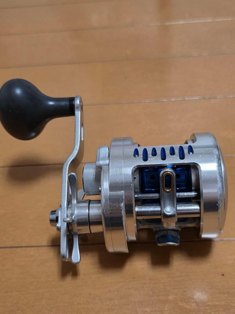 シマノ　カルカッタコンクエスト 300 タイプJ　オシア