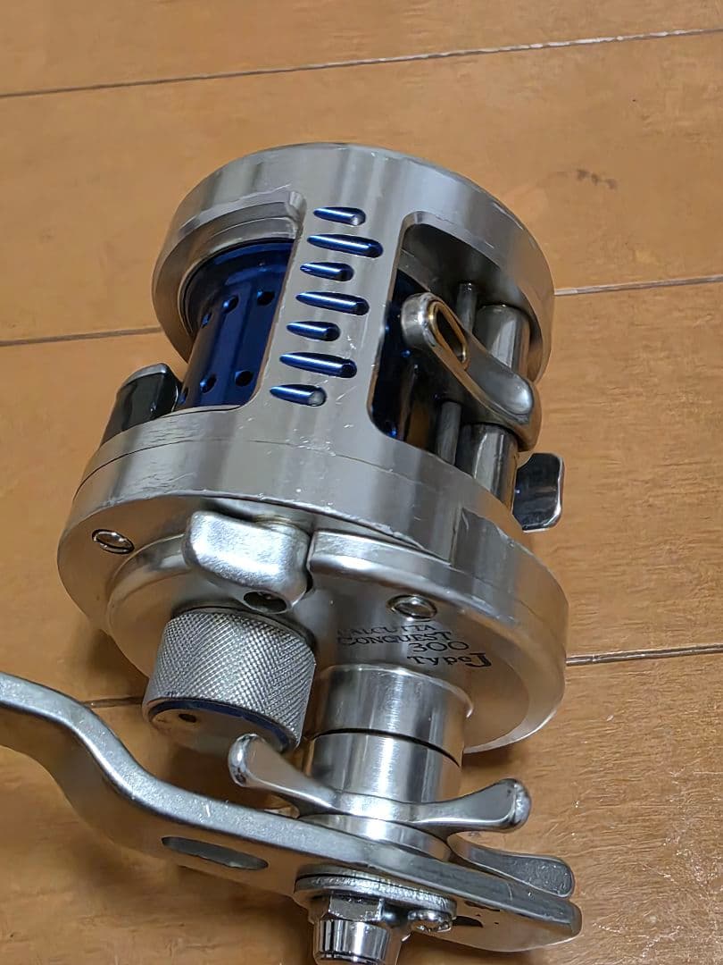 シマノ　カルカッタコンクエスト 300 タイプJ　オシア