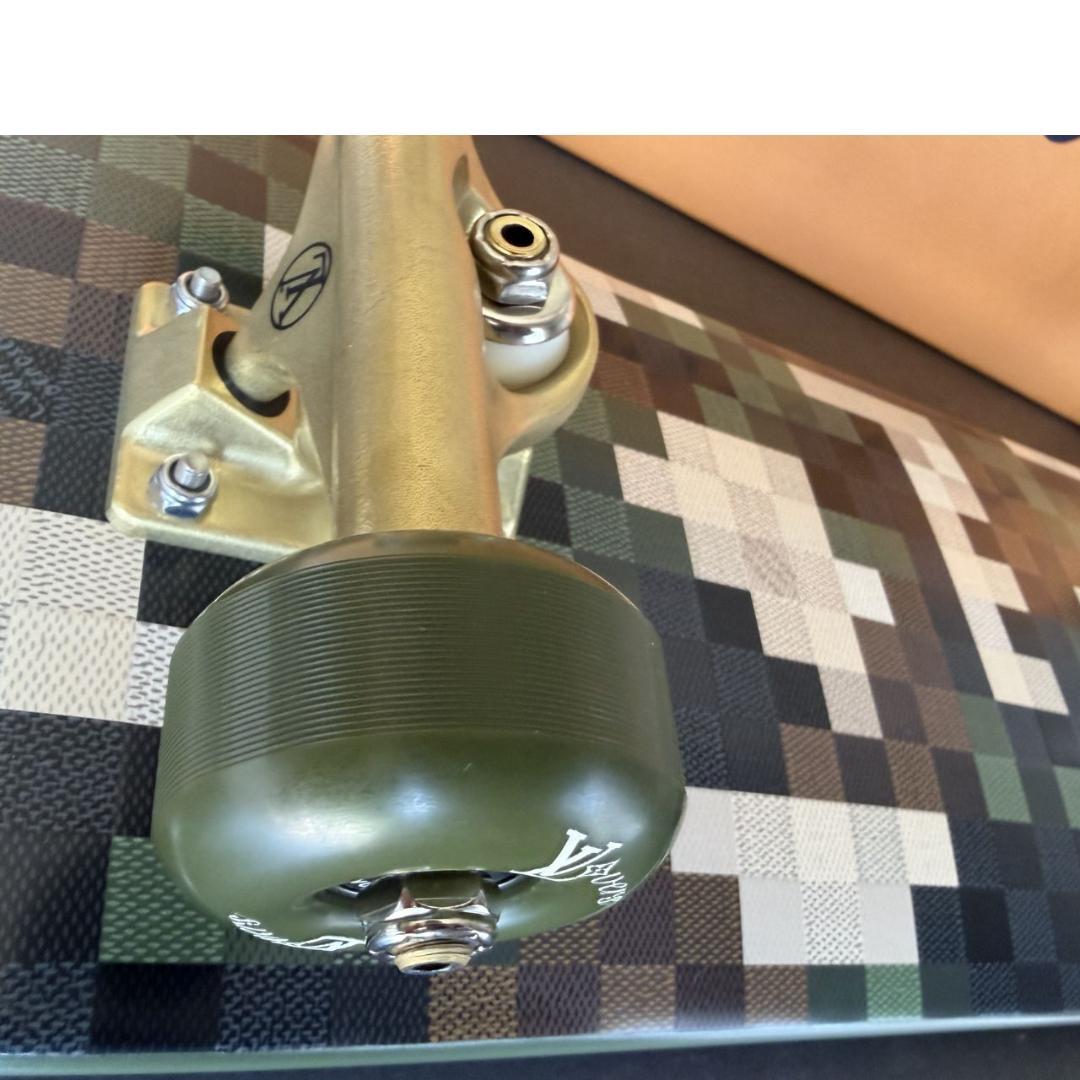 美品★未使用　Louis Vuitton Skateboard