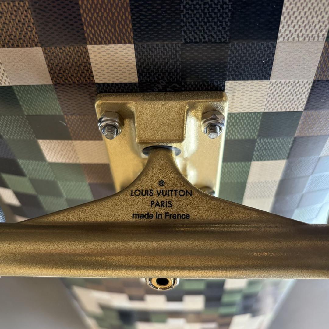 美品★未使用　Louis Vuitton Skateboard
