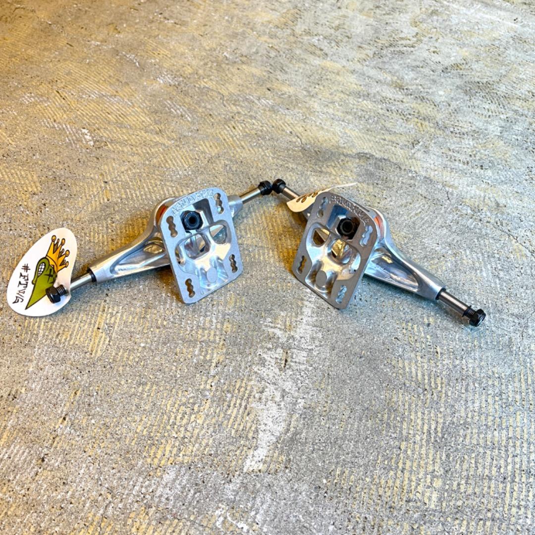 新品 GRIND KING TRUCK LOCKER 8.25サイズ トラック