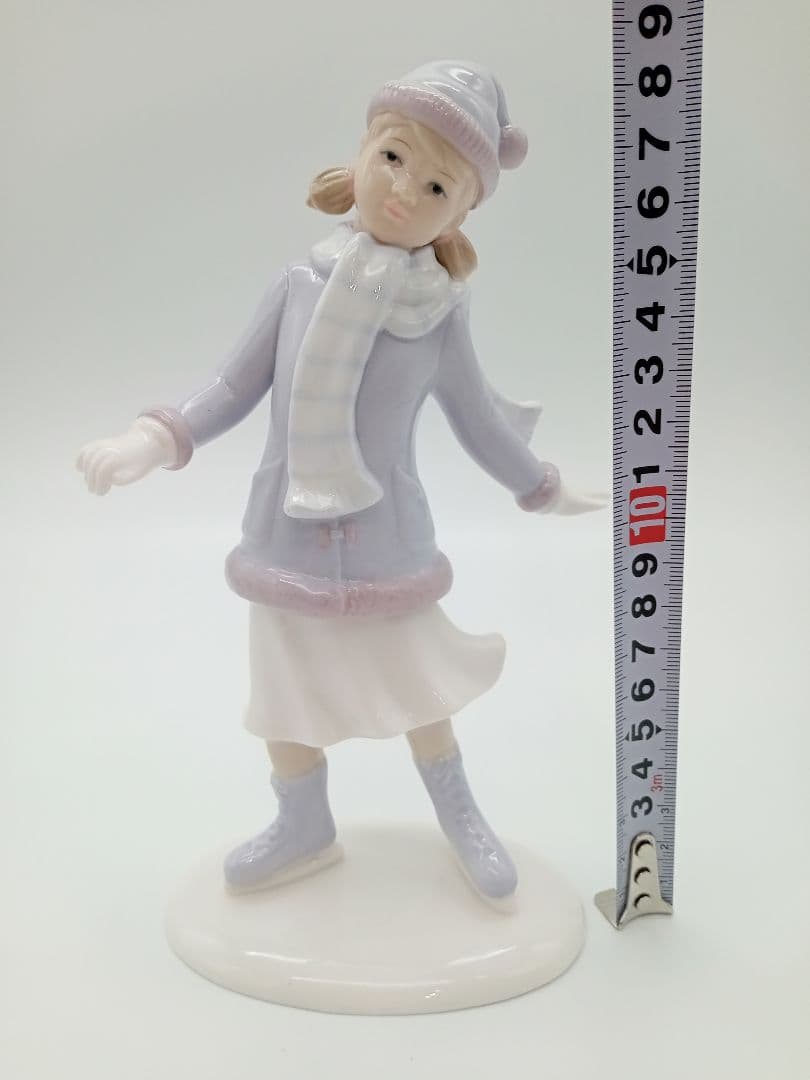 冬の少女像 陶器製 薄紫色