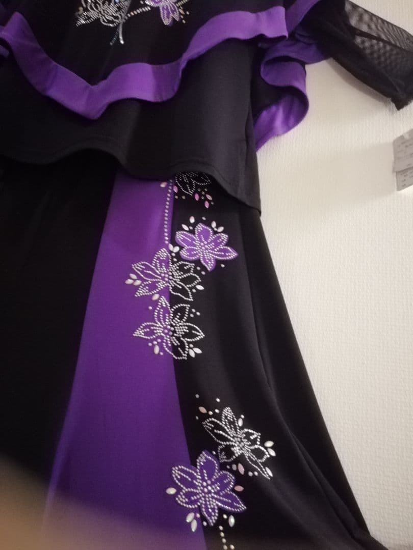 社交ダンス 花柄、 黒紫、華やか、上下セットアップ、新品２L
