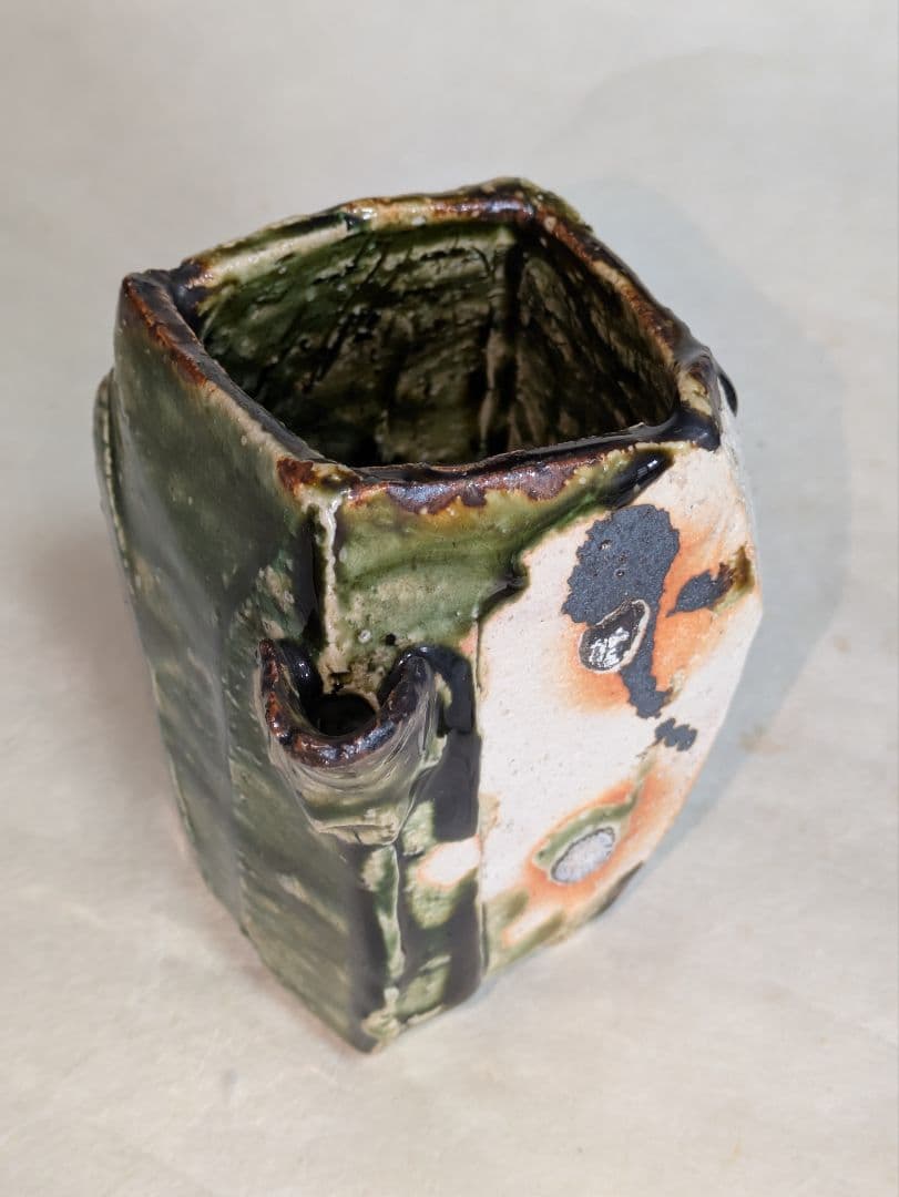作家　橋口信弘作　織部　片口　四ツ足　角形　注器