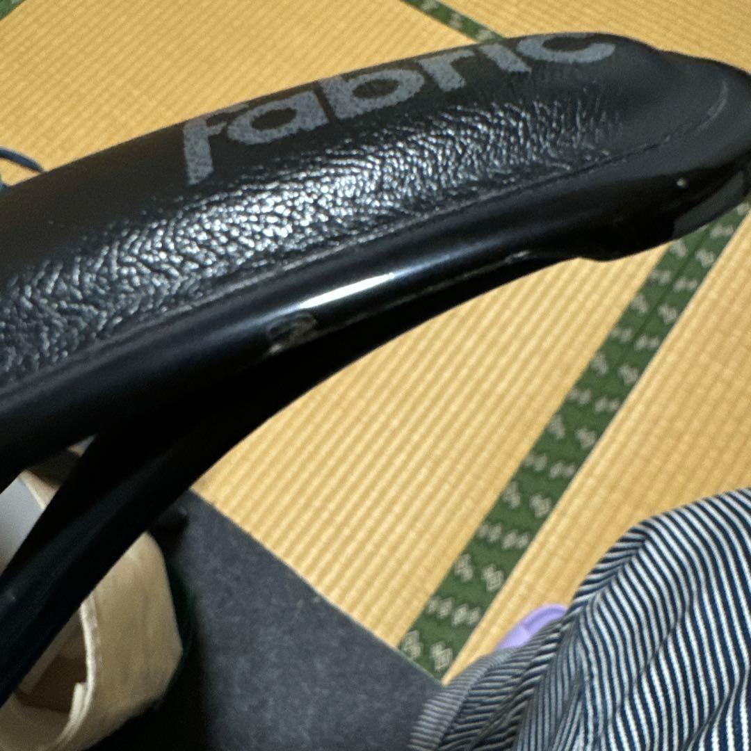 なんと150ｇ！Fabric ファブリック　ALM カーボンサドル