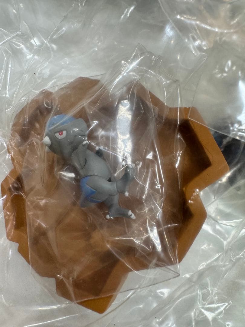 立体ポケモン図鑑　3点　ユキカブリ、ユキノオー×2　ズガイドス、ラムパルド×1