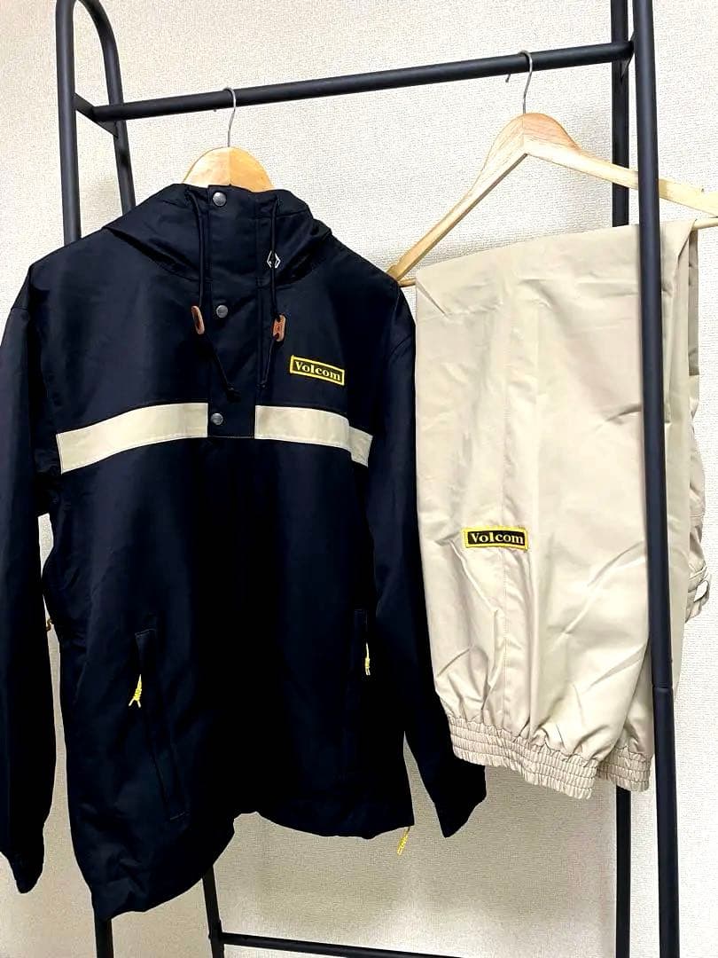 新品未使用 VOLCOM スノーボード 上下セット ボルコム アーサーロンゴ
