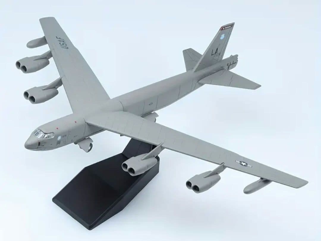 ✈B-52 ストラトジェット爆撃機 1/200新品