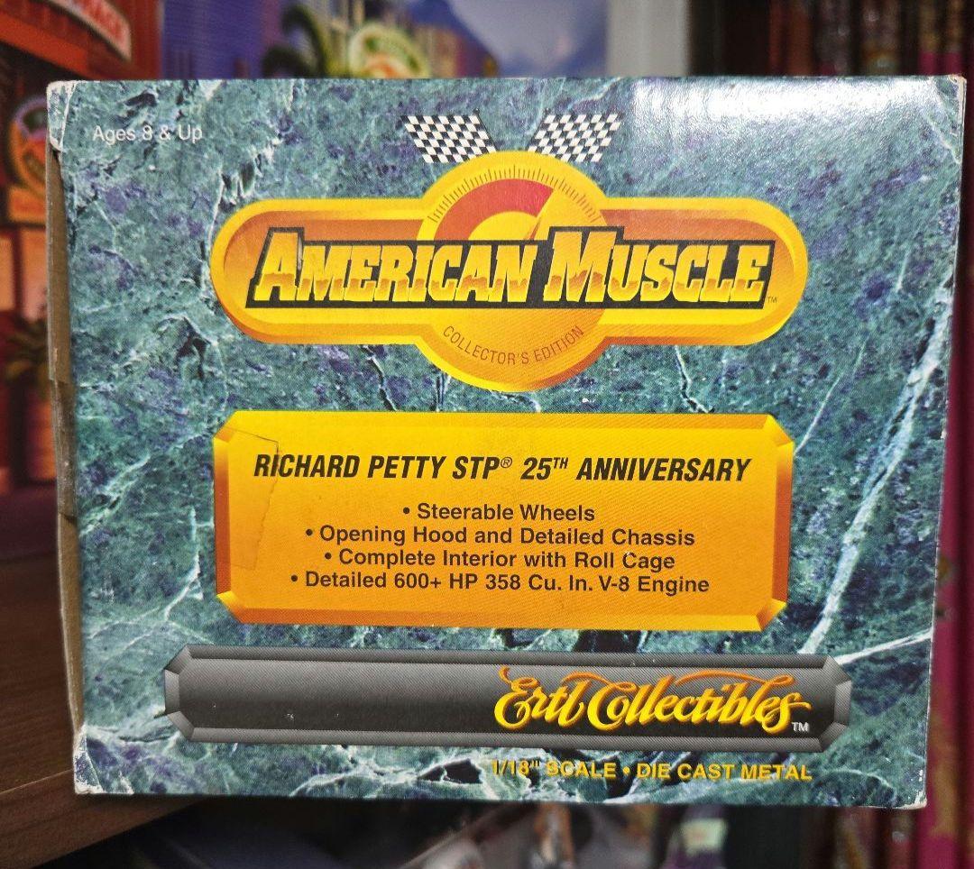 アメリカンマッスル NASCAR 1/18 Richard Petty STP