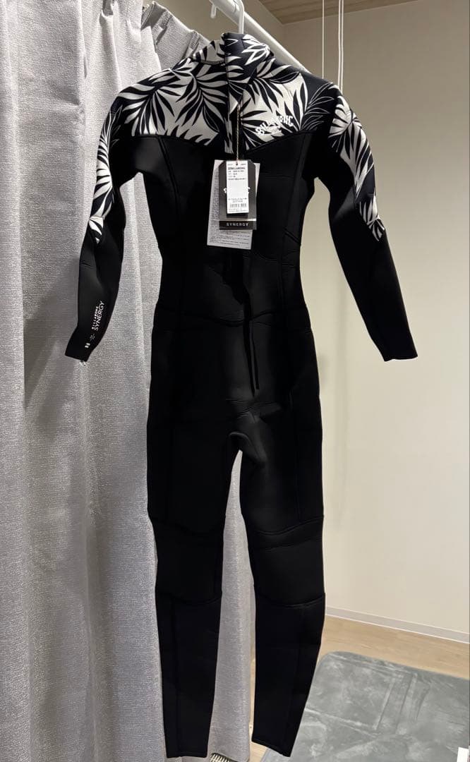 【新品未使用美品】BILLABONG ウェットスーツ Mサイズ