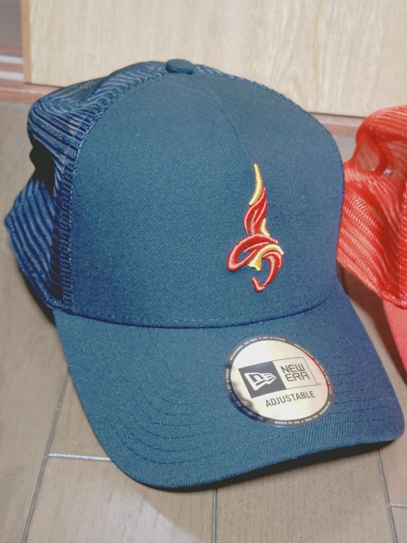 名古屋グランパス　キャップ２個セット　黒・赤　新品未使用