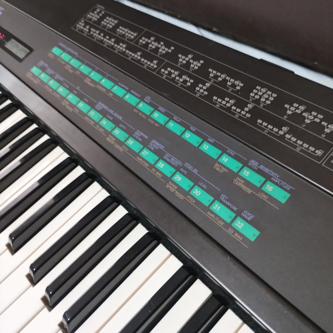 「 DX7 」YAMAHA・FM音源搭載デジタルシンセサイザー・ハードケース付き