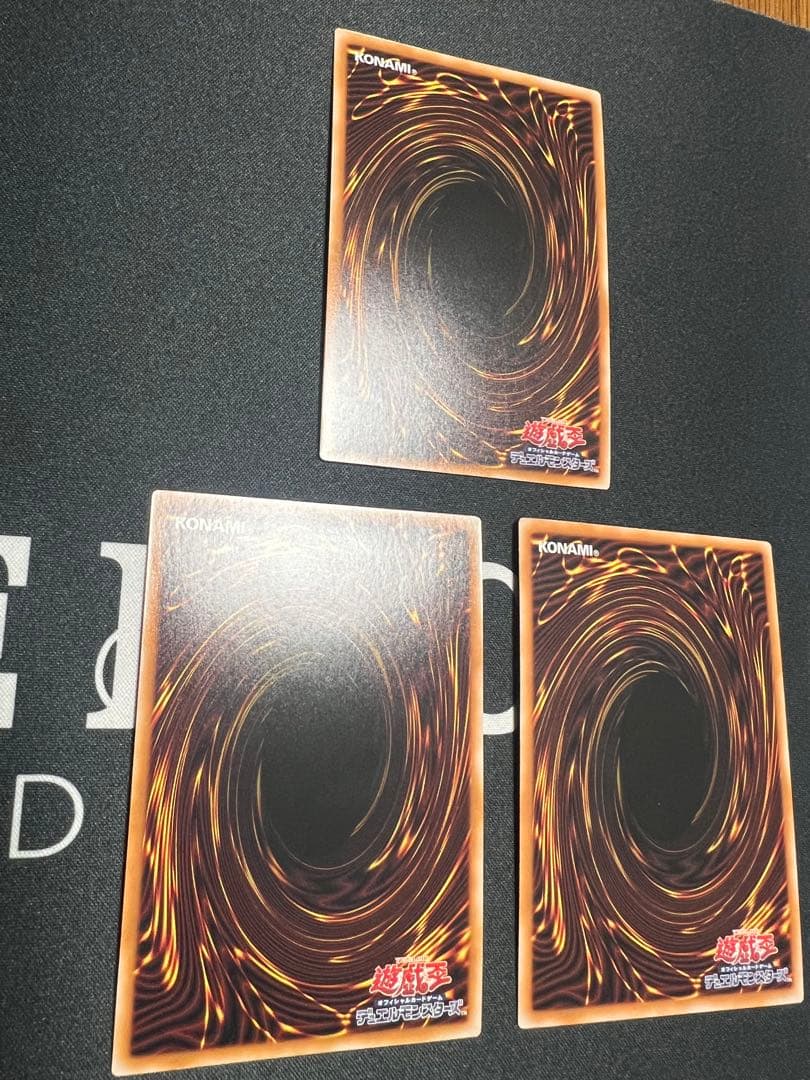 遊戯王　御三家　青眼の白龍　真紅眼の黒竜　ブラックマジシャン　レリーフ