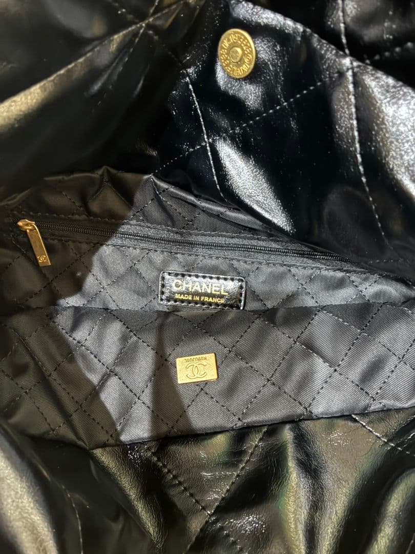 CHANELシャネル22　ノベルティ ブラックキルティングバッグ