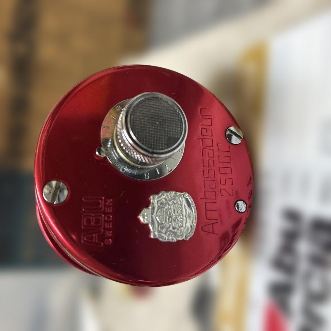 リール A bu Garcia2500c red