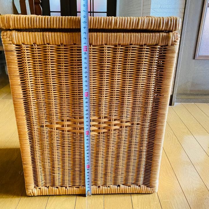 フタ付き籐バスケット