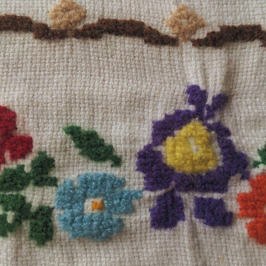(150) ドイツ　ヴィンテージ　刺繡クロス　毛糸で刺繍された大きなクロス