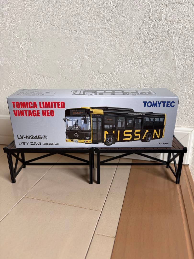 トミカリミテッドヴィンテージ　いすゞ　エルガ 日産送迎バス　未開封品
