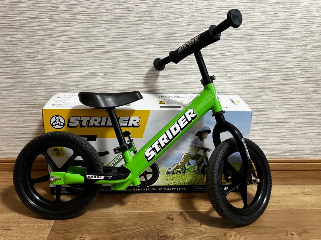 ストライダースポーツモデル　12インチ　グリーン