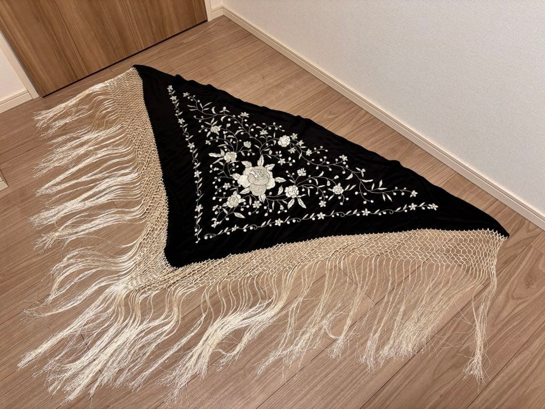 フラメンコ　黒マントンシージョ　スペイン購入品