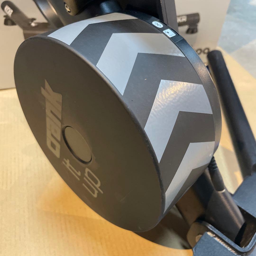 wahoo KICKR V4 スマートバイクトレーナー + AXIS FEET