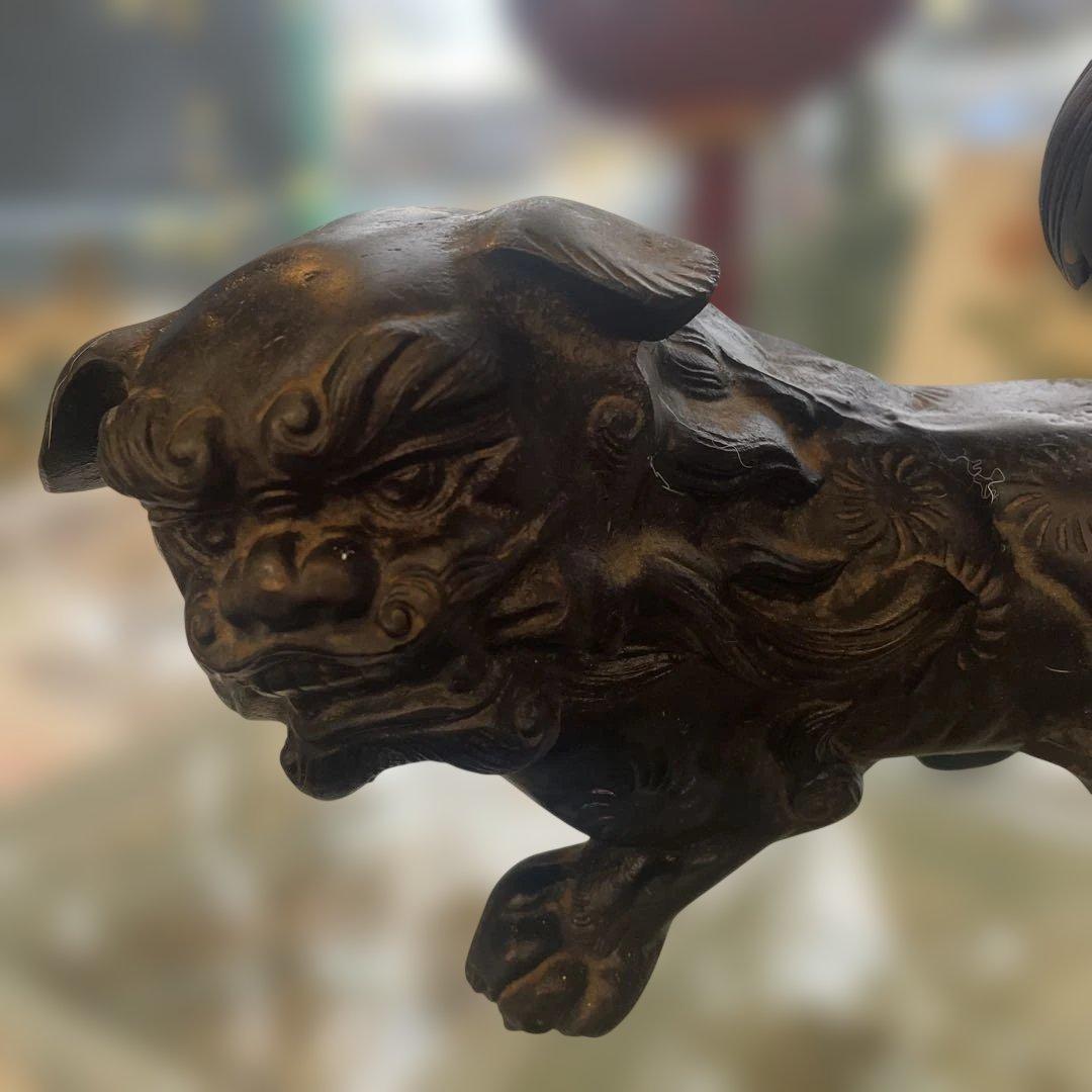 金属製獅子の彫刻置物