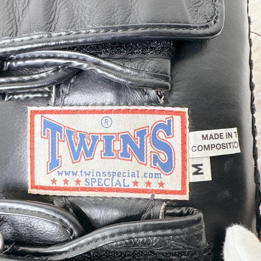 TWINS ツインズ キックミット 黒/赤 本革 2個セット Mサイズ