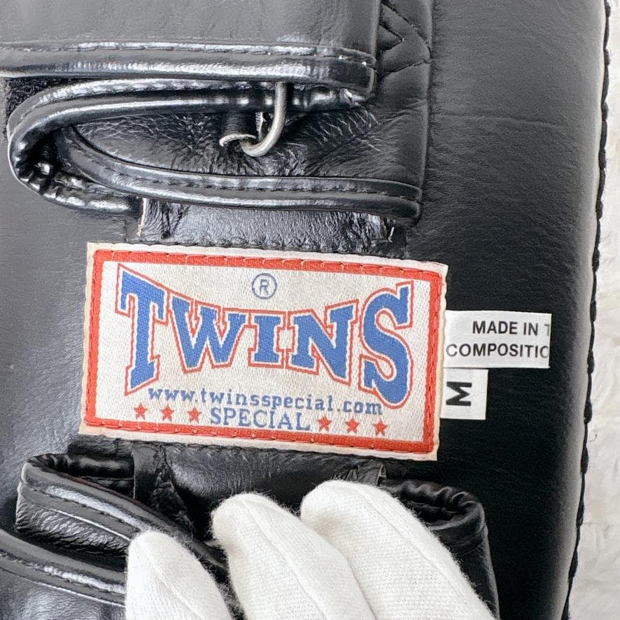 TWINS ツインズ キックミット 黒/赤 本革 2個セット Mサイズ