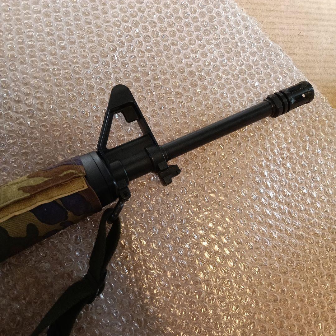 ・M16ーＡ1 (銃口は塞がれています、モデルガン)　・コクサイ製