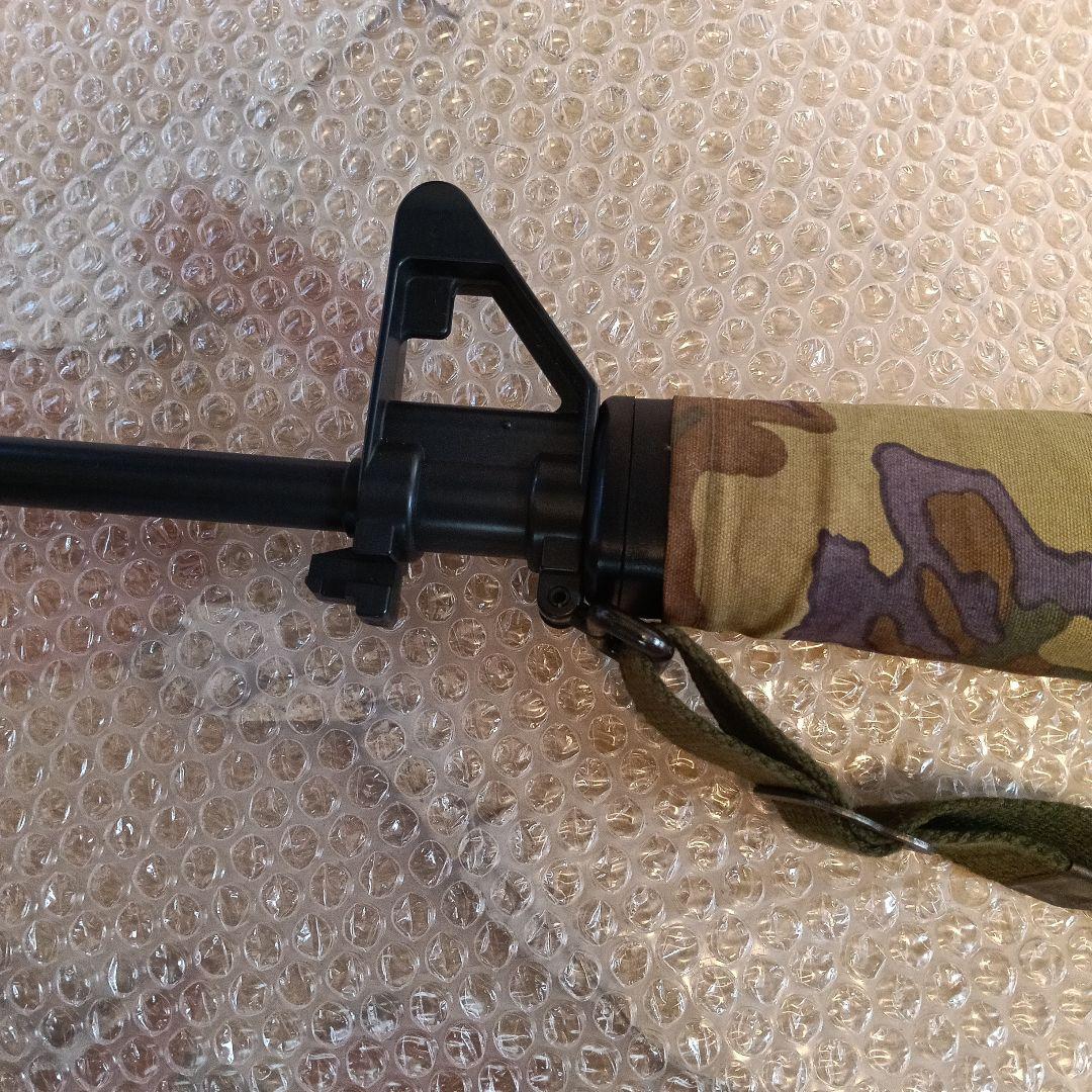 ・M16ーＡ1 (銃口は塞がれています、モデルガン)　・コクサイ製