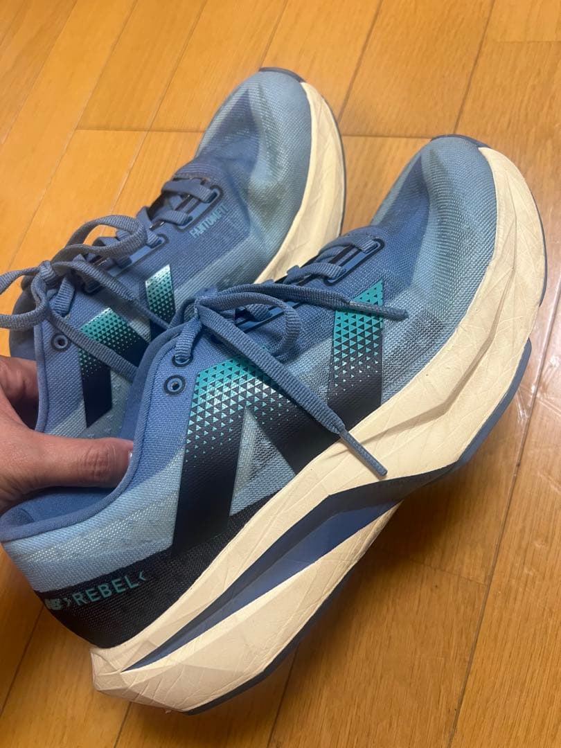 ニューバランス フューエルセル　レベル4 ランニング25.5cm