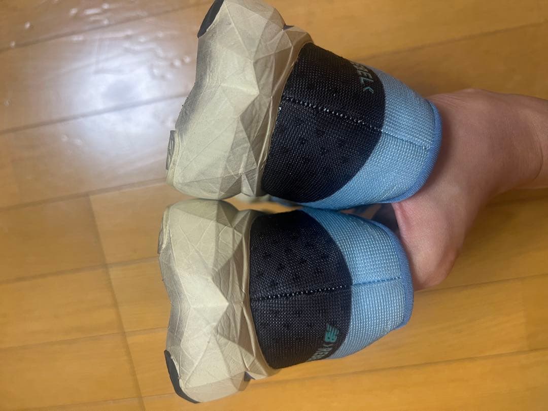 ニューバランス フューエルセル　レベル4 ランニング25.5cm