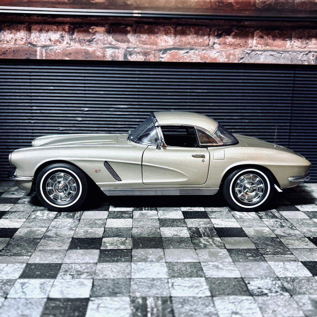 1/18 AUTOart シボレー コルベット 1962 ハーベストゴールド